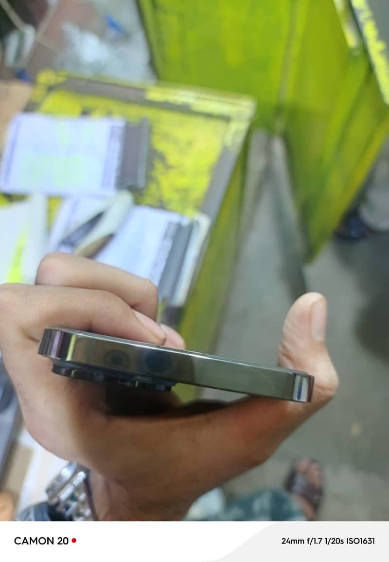 Apple iPhone 13 Pro Max 2