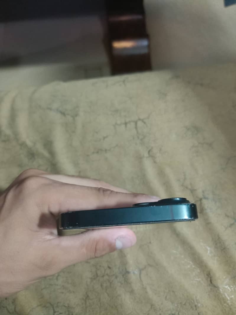 Apple iPhone 14 3