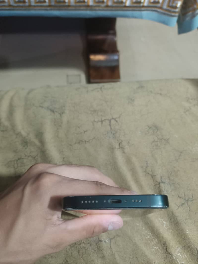 Apple iPhone 14 4