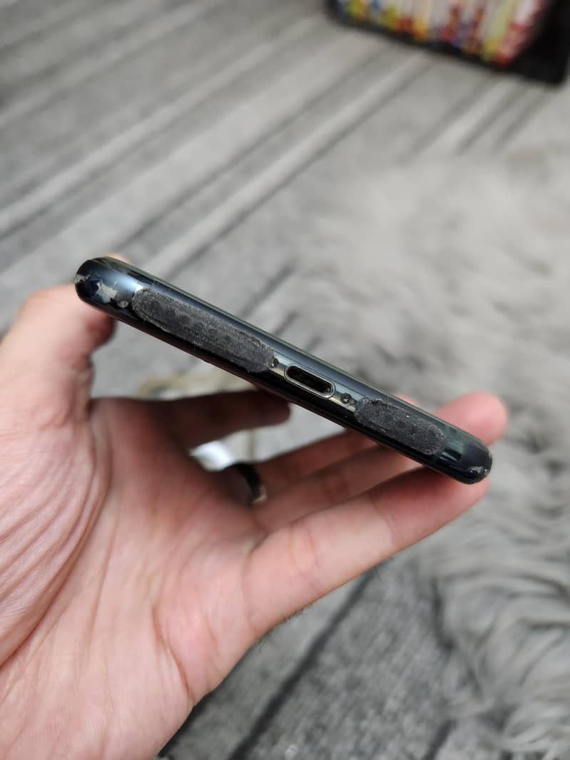 iPhone 11 Pro Max 4