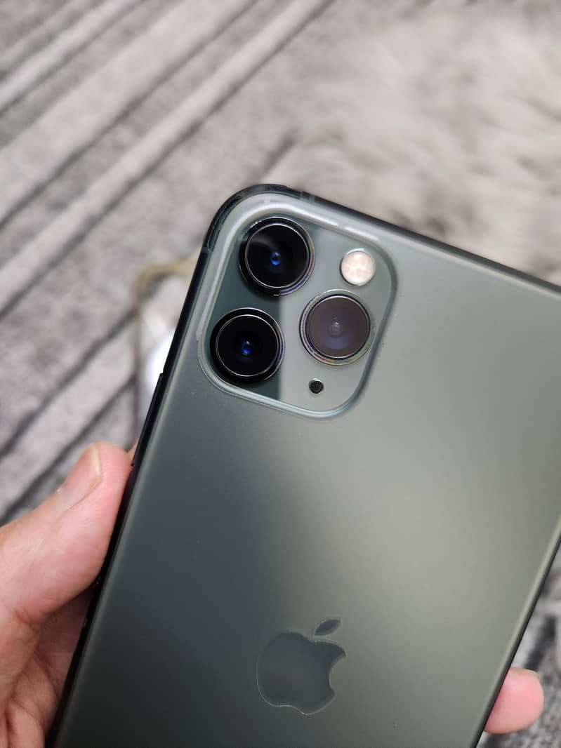 iPhone 11 Pro Max 14