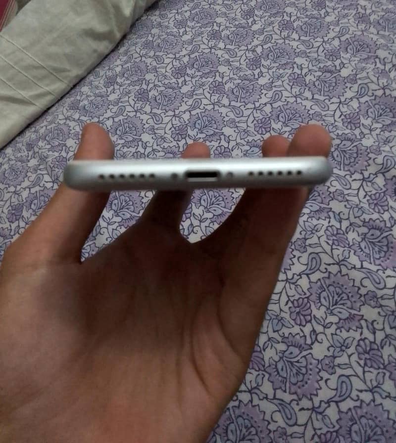 Apple iPhone 8 3