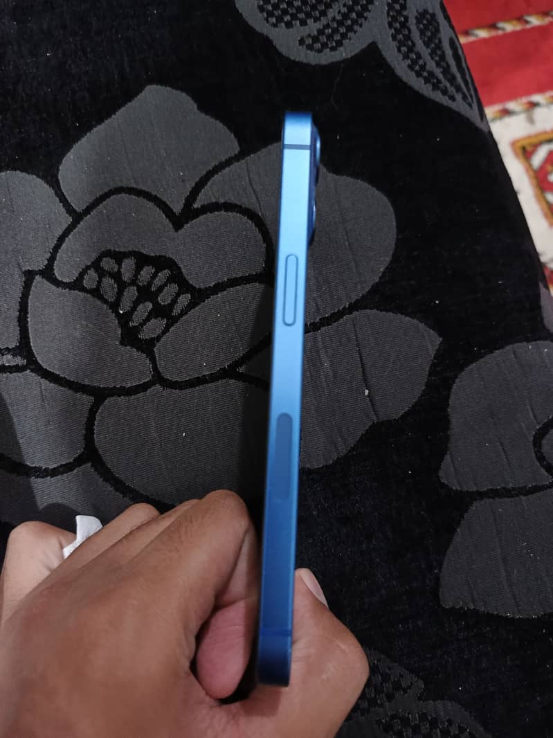 Apple iPhone 13 1