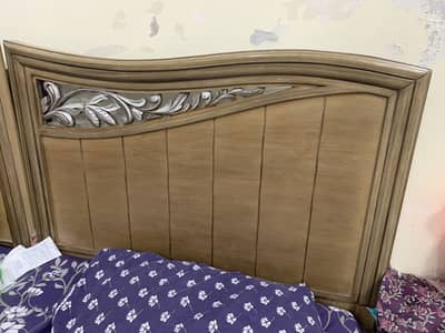 2x single bed new 9/10 condtion without matress
