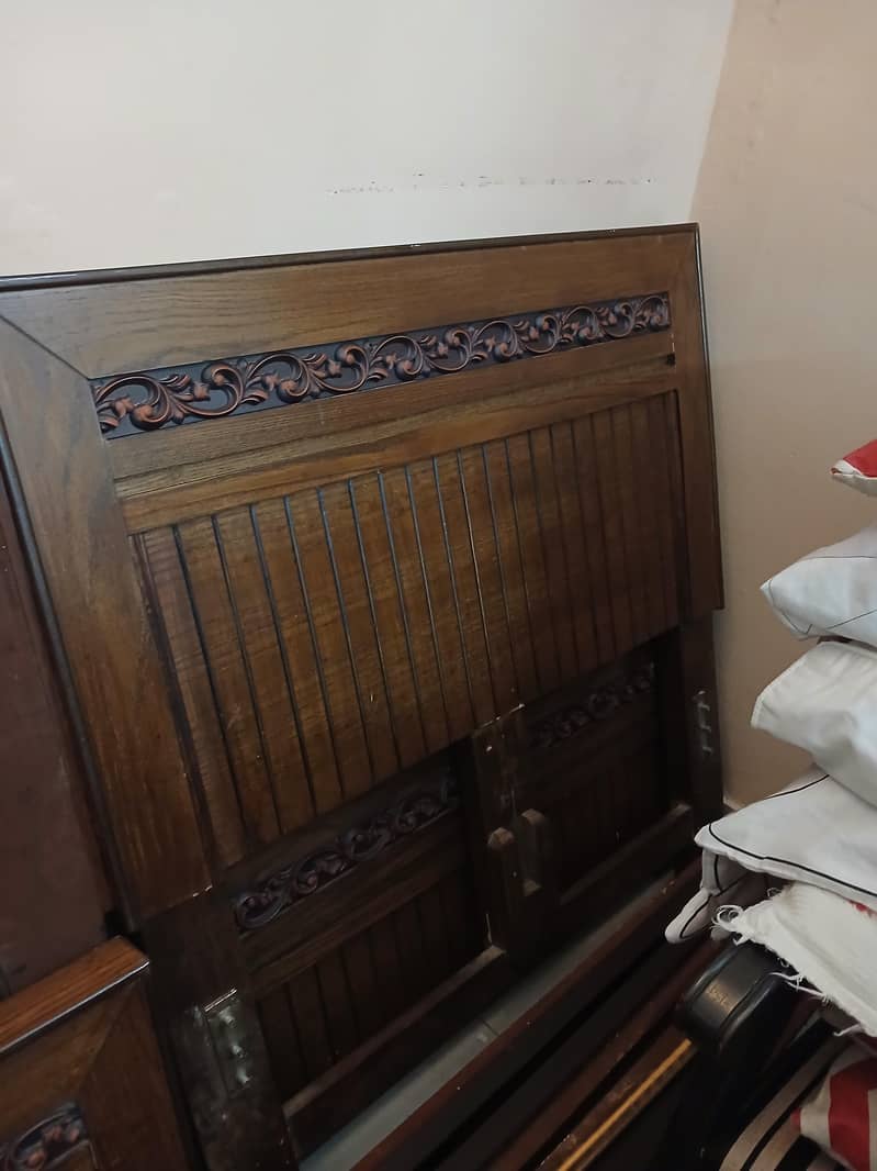 one dabble  bed set or two single bed set 1