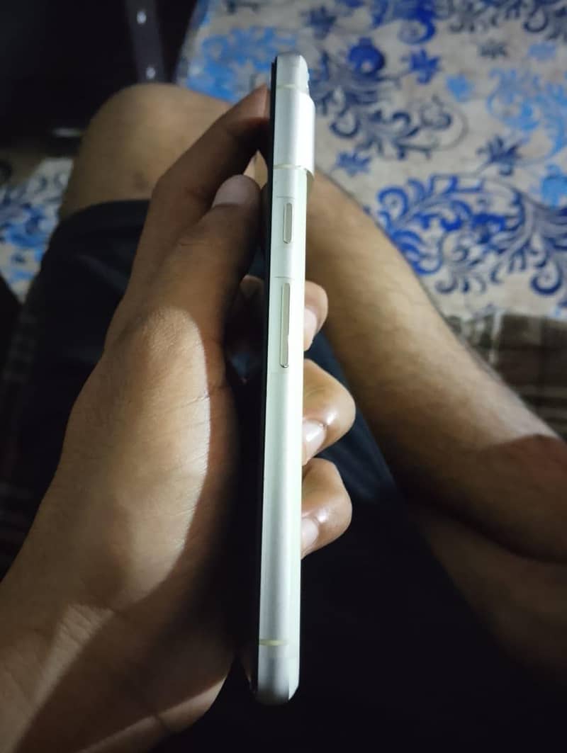 Google Pixel 7 4
