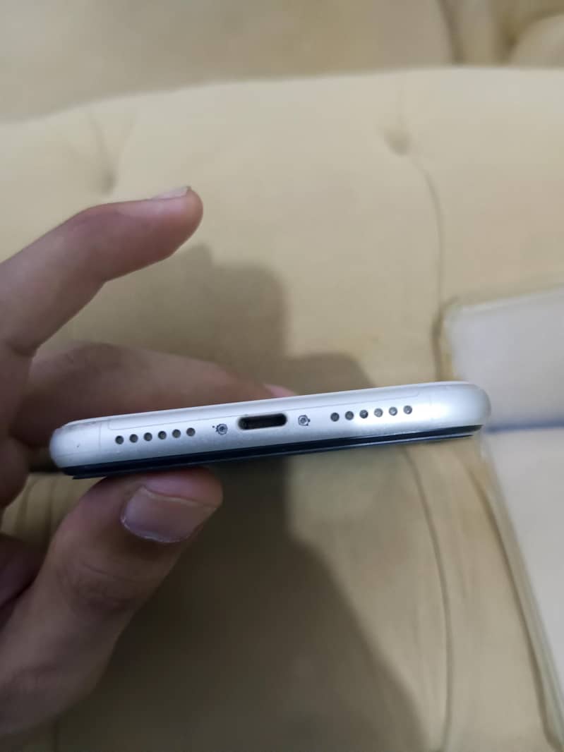 IPhone 11 3