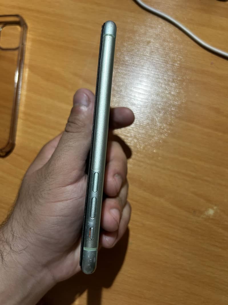 Apple iPhone 11 6