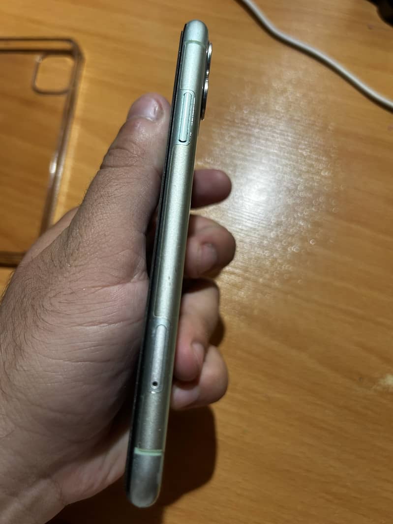 Apple iPhone 11 7