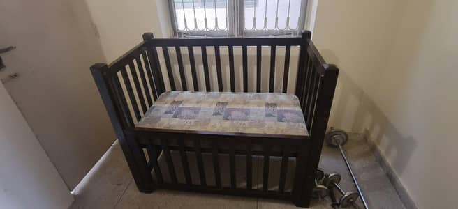 Baby cot in 9/10 condition