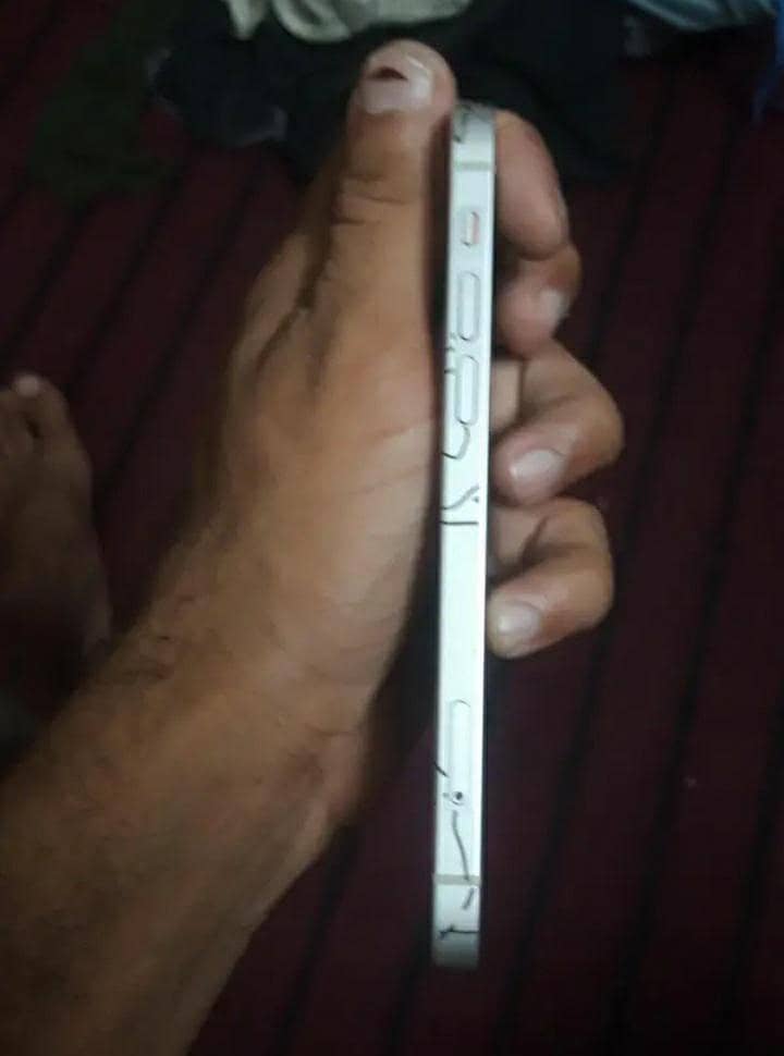 Apple iPhone 12 3