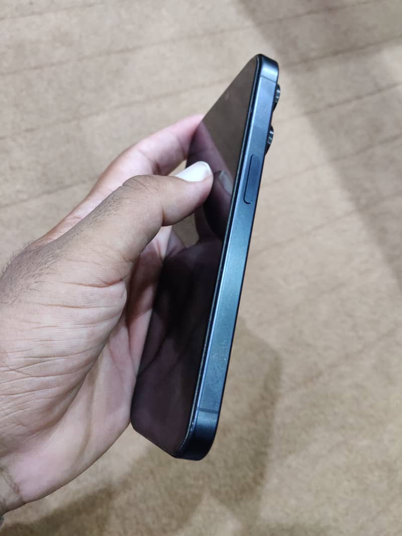 Apple iPhone 15 Pro 3