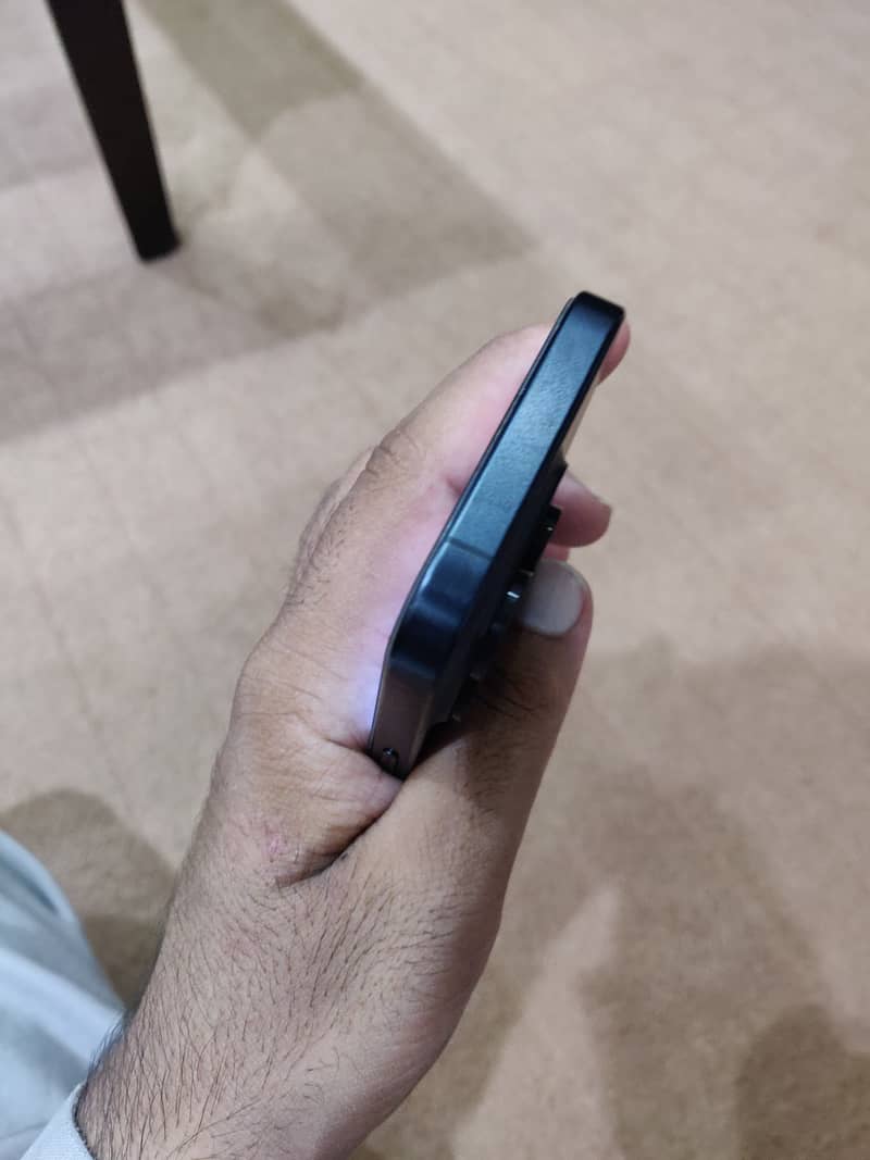 Apple iPhone 15 Pro 4