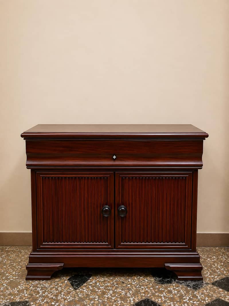 Dressing table aur 2 side table 2