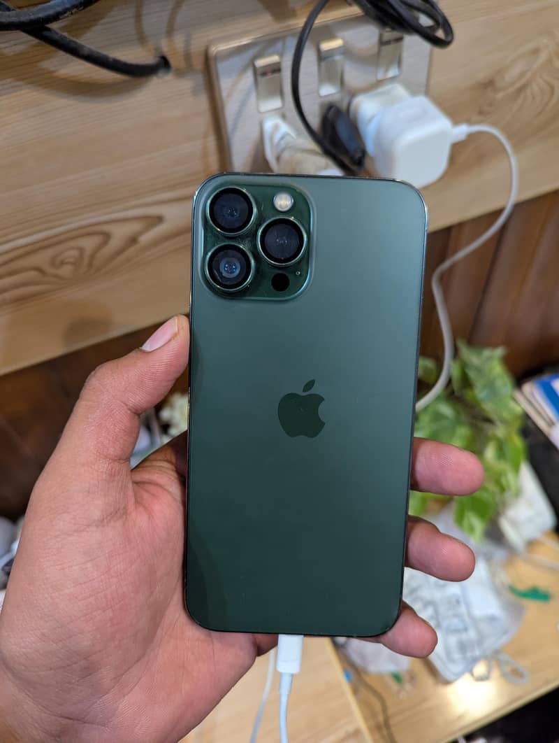 Apple iPhone 13 Pro Max 1