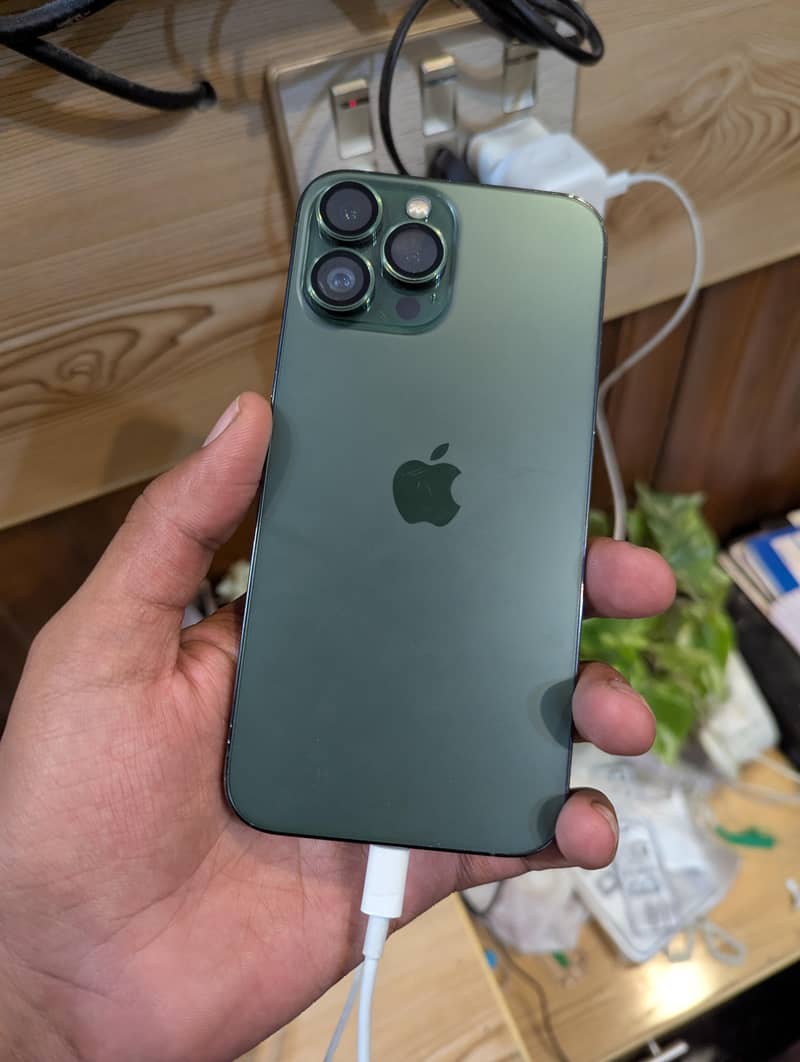 Apple iPhone 13 Pro Max 2