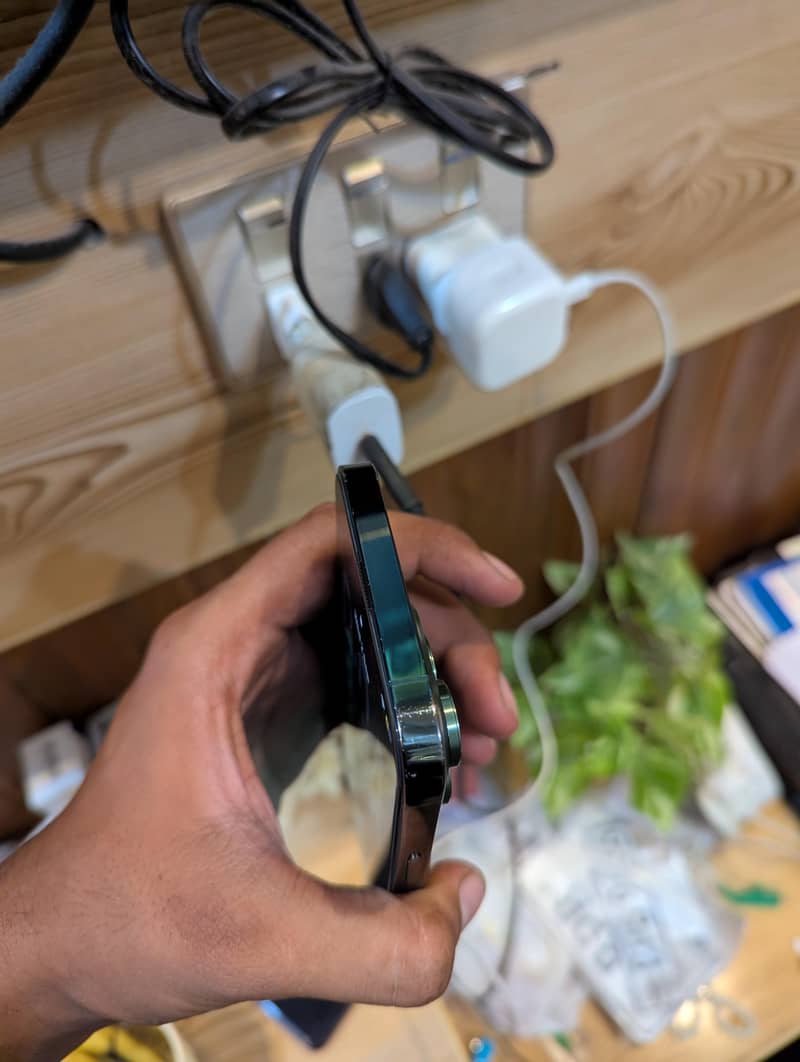 Apple iPhone 13 Pro Max 4