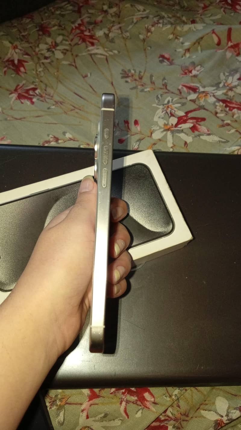 Apple iPhone 15 Pro Max 2