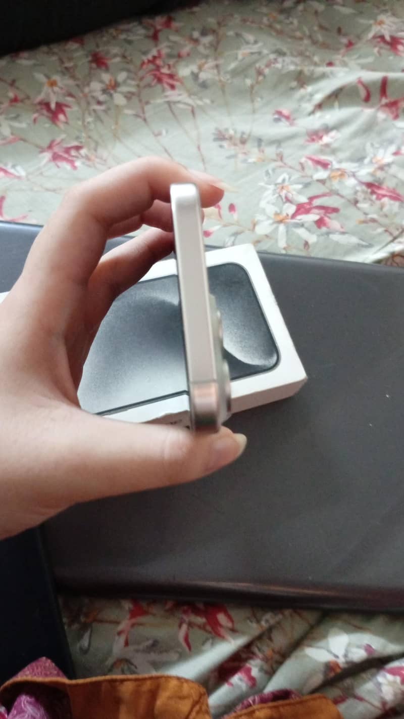 Apple iPhone 15 Pro Max 3