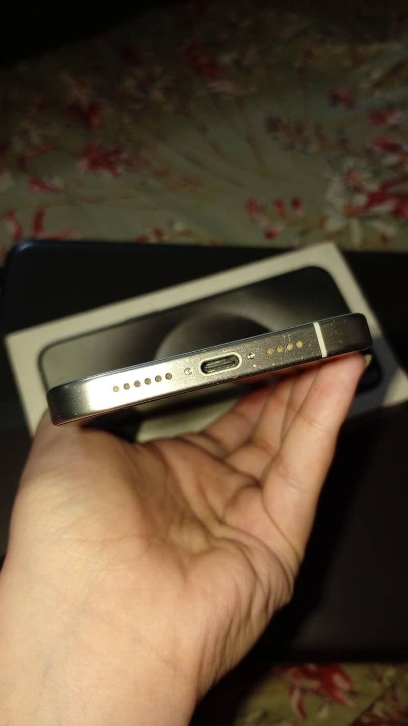 Apple iPhone 15 Pro Max 4