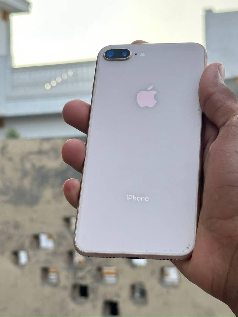 Apple iPhone 8 Plus 0