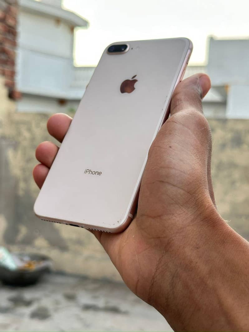 Apple iPhone 8 Plus 1