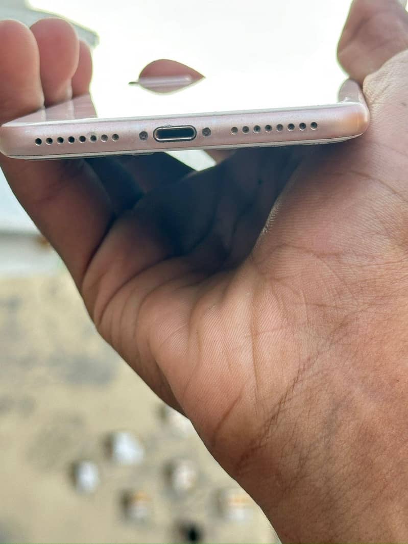 Apple iPhone 8 Plus 4