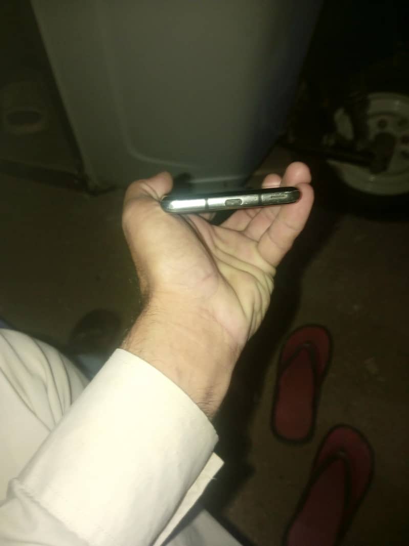 Sharp Aquos R3 3