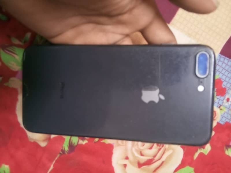 Apple iPhone 8 Plus 4
