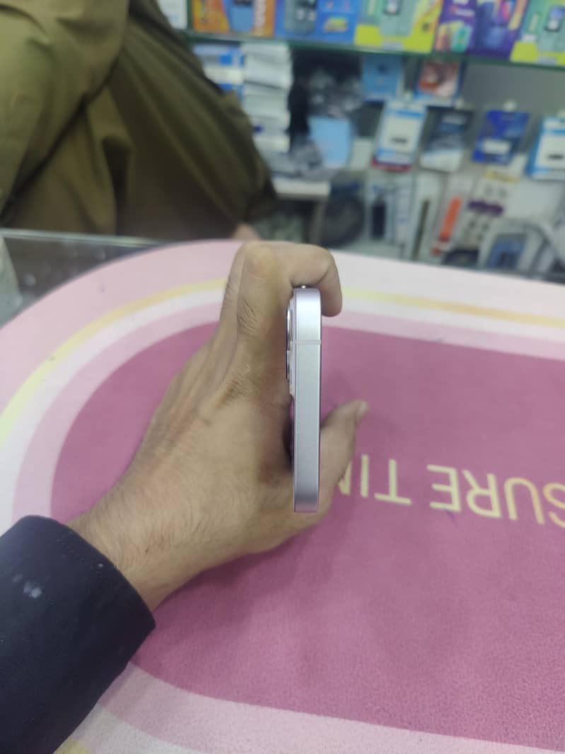 Apple iPhone 13 1