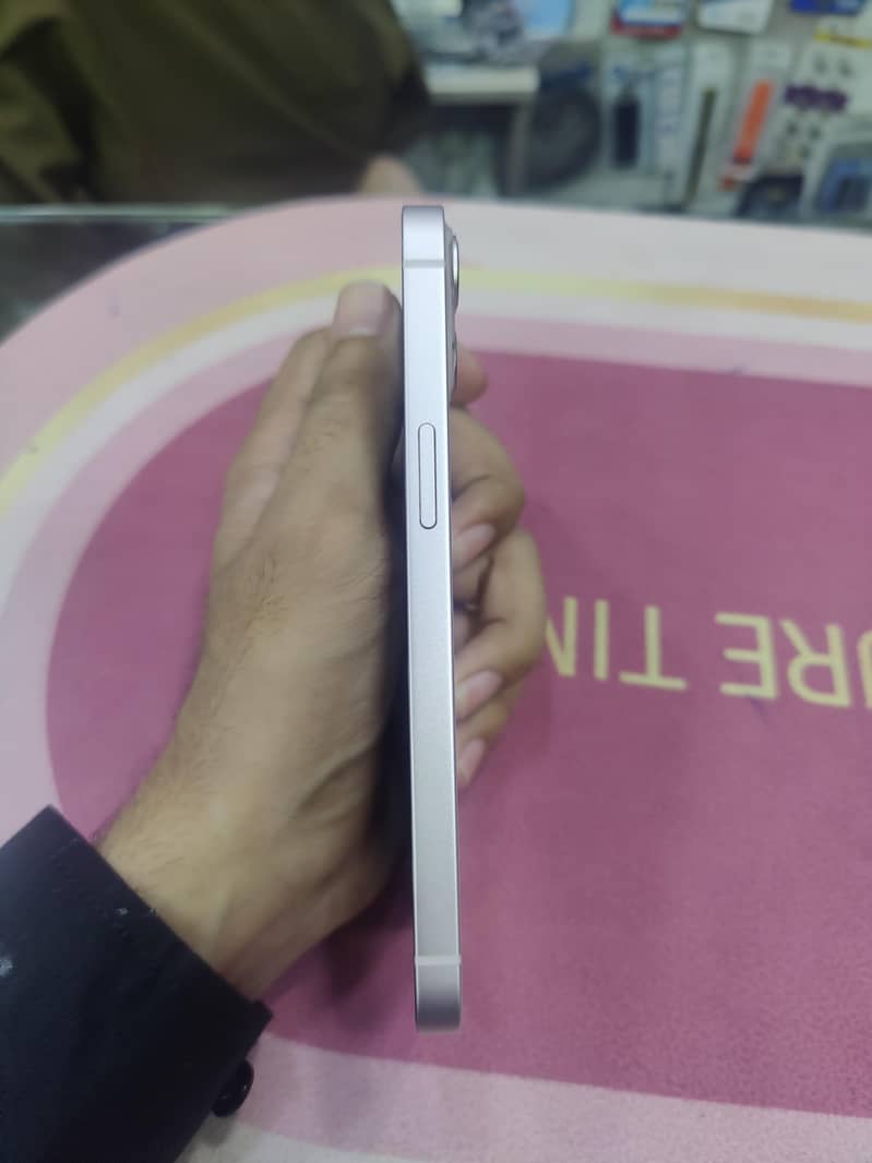 Apple iPhone 13 4