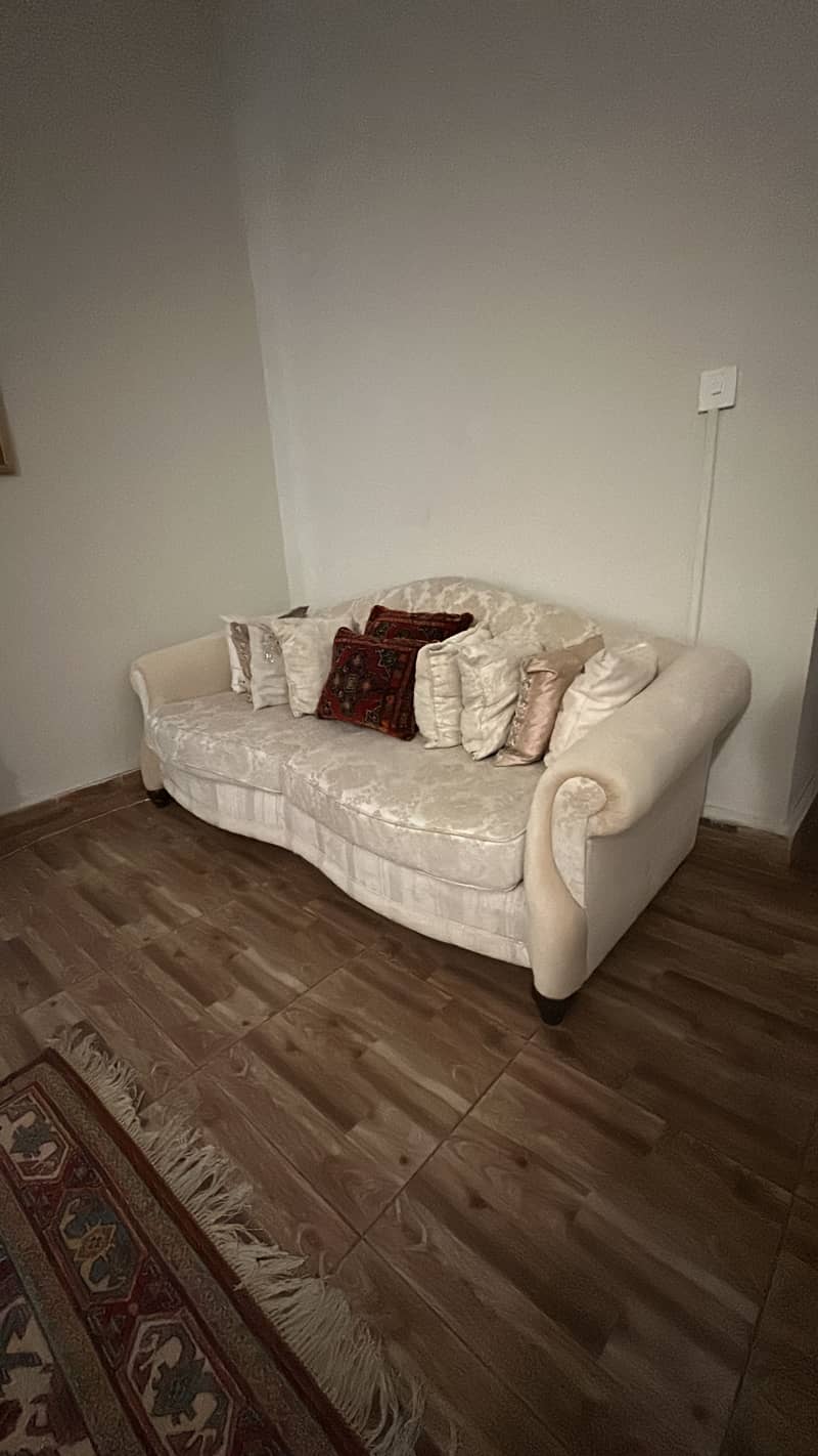 3.5 Seater Sofa 0