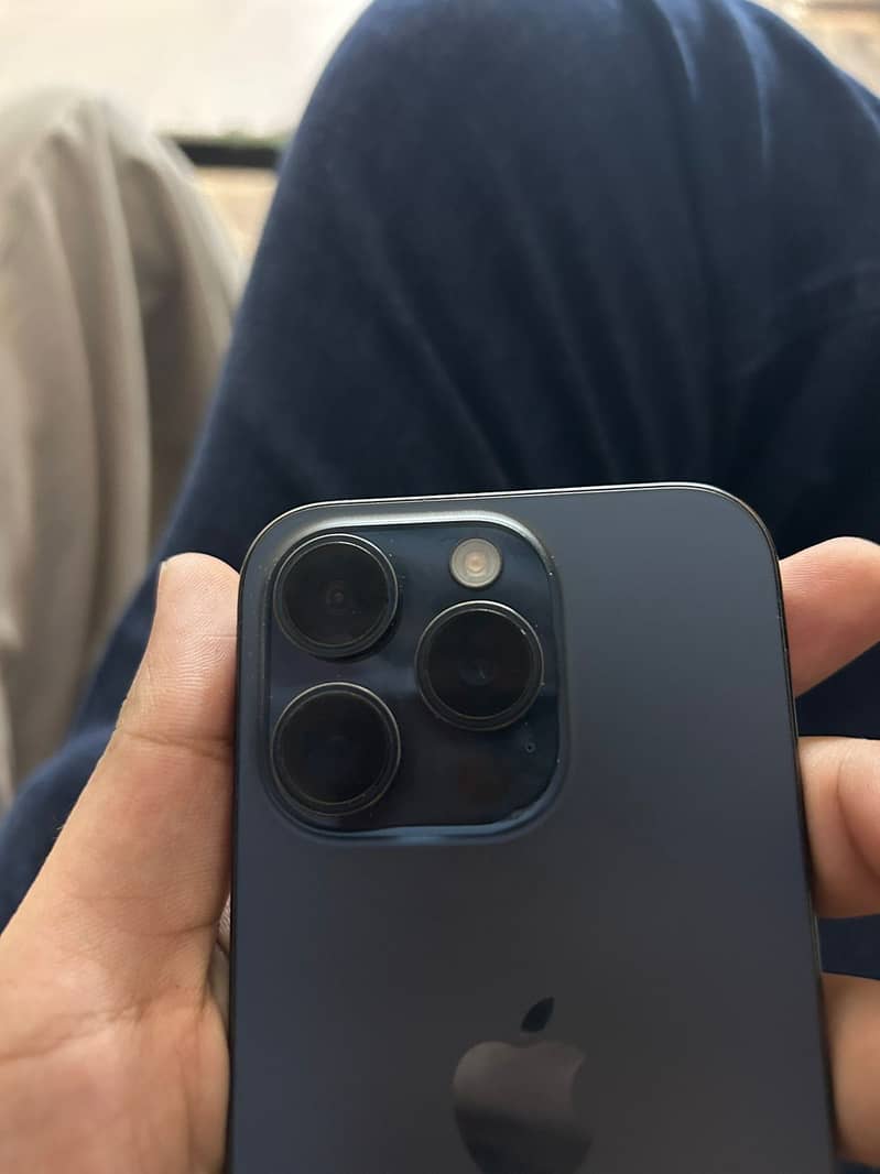 Apple iPhone 15 Pro 0