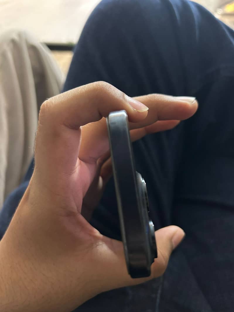 Apple iPhone 15 Pro 2