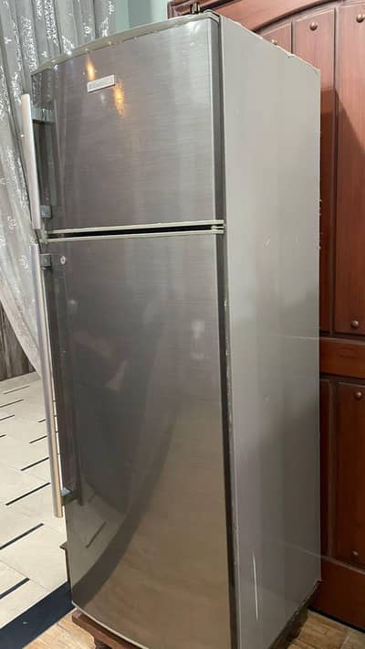 Electrolux Top-Freezer Refrigerator – Stainless, Working Condition