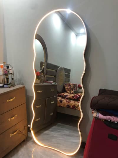wavy stand light mirror