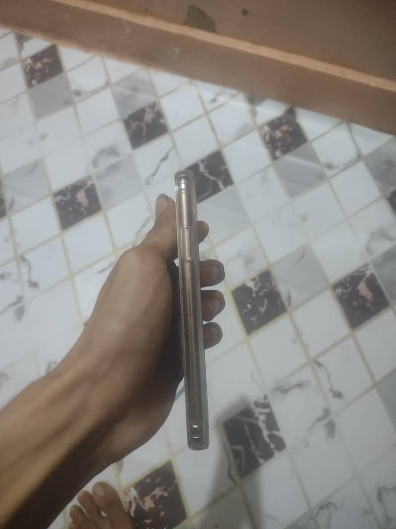 Apple iPhone X 4