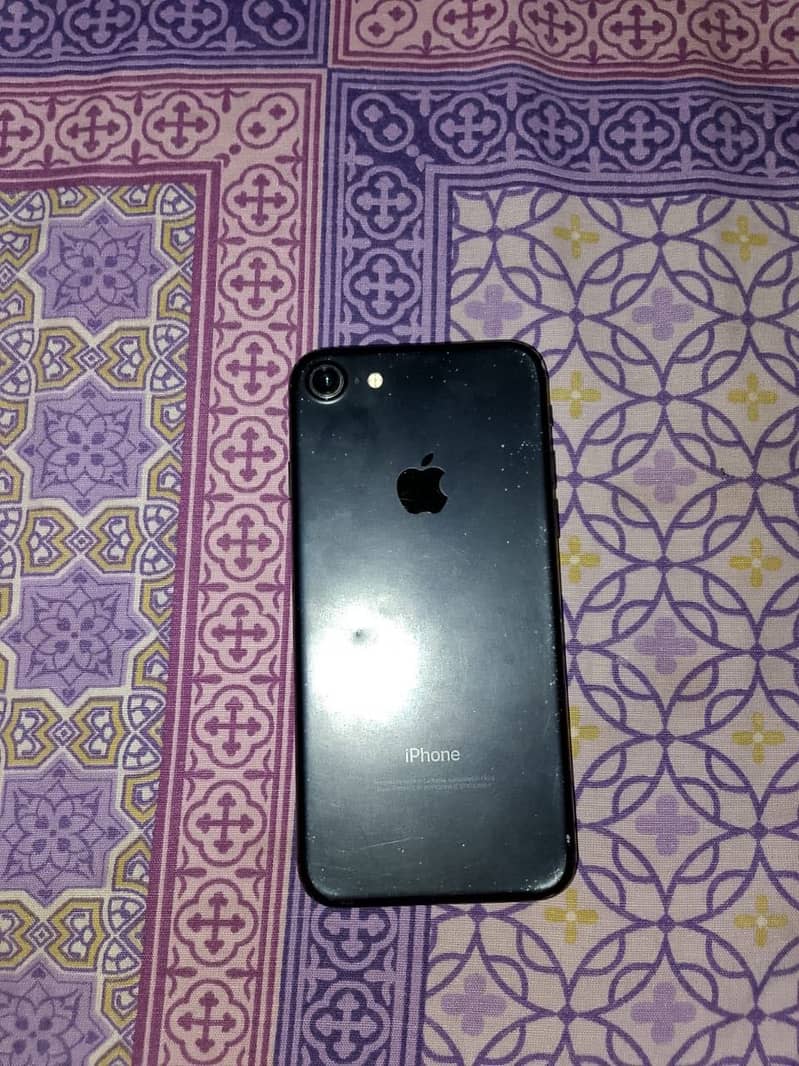 Apple iPhone 7 0