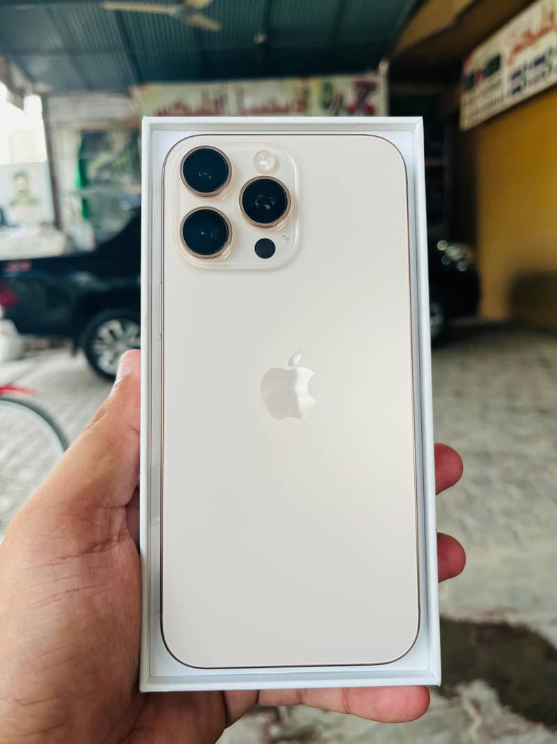 Apple iPhone 16 Pro Max 0