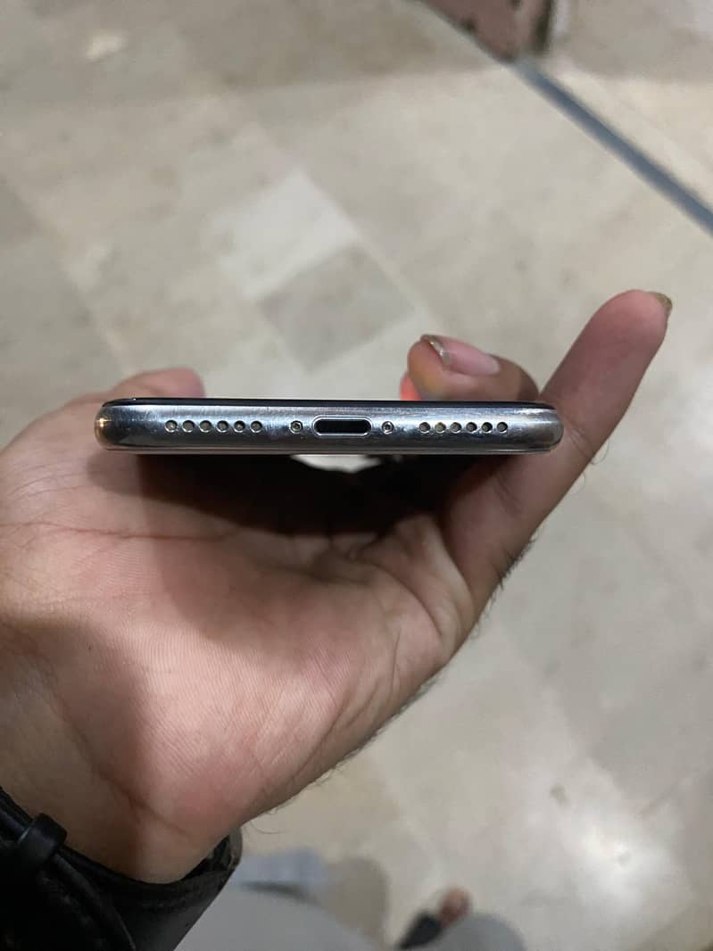 Apple iPhone X 3