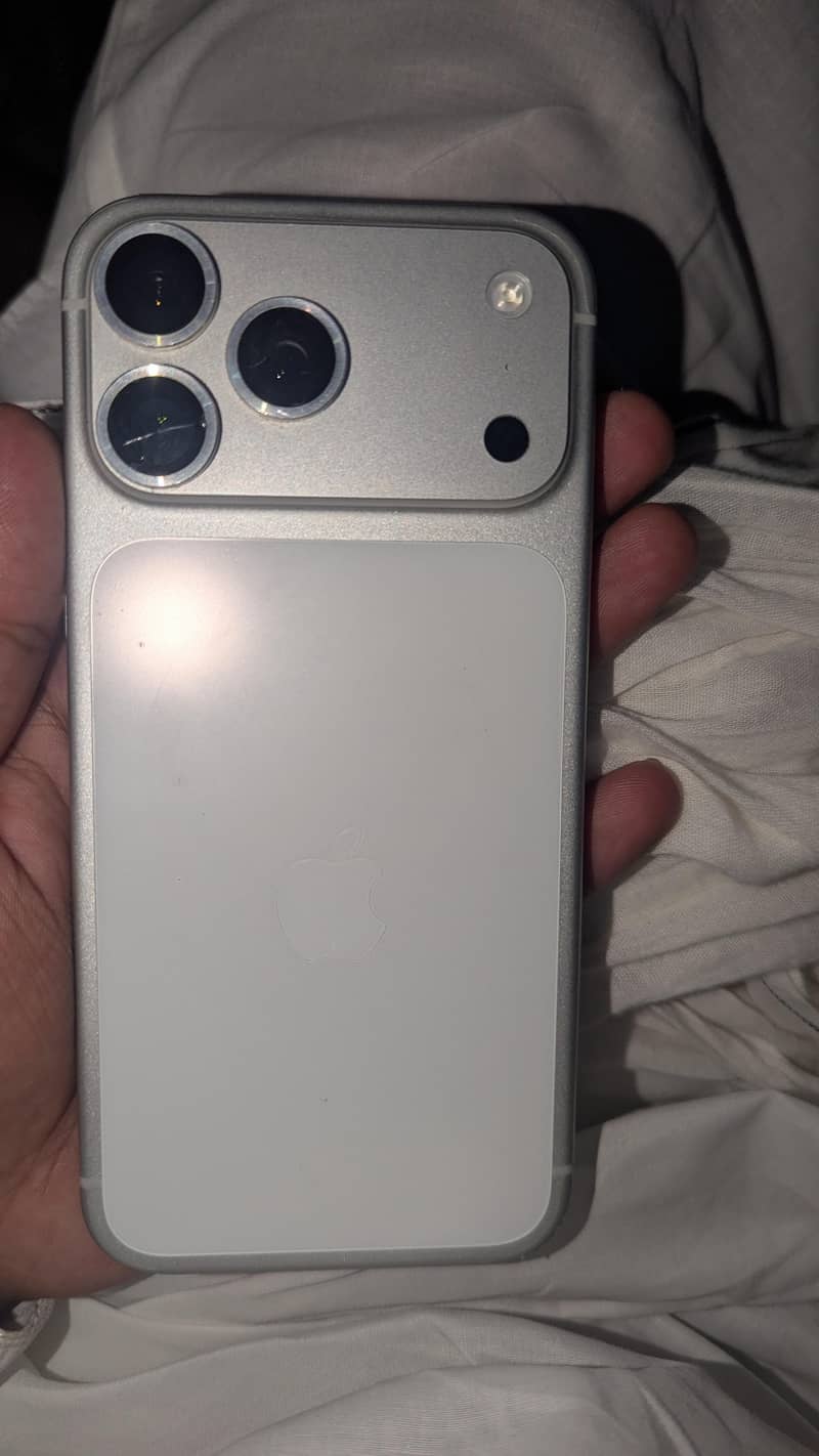 Apple iPhone 17 Pro Max 5