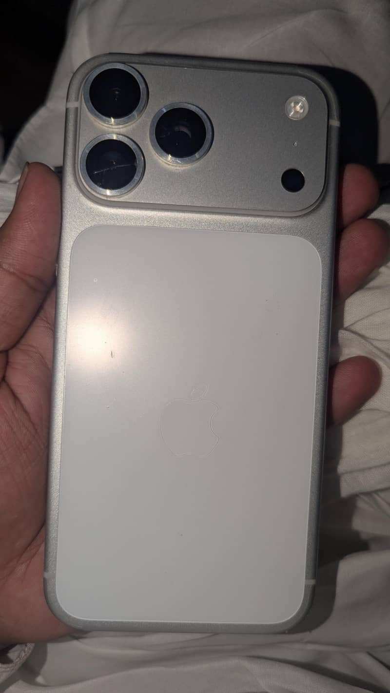 Apple iPhone 17 Pro Max 6