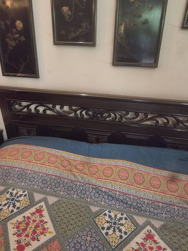 Bed with 2 side tables 2