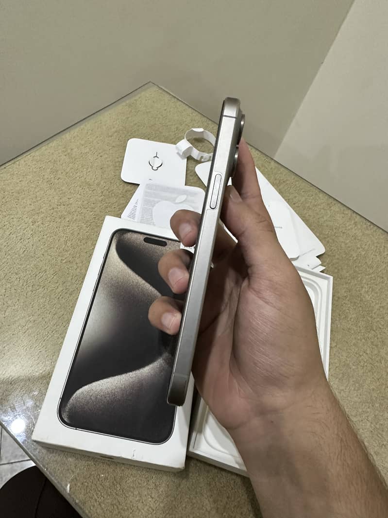 Apple iPhone 15 Pro Max 4