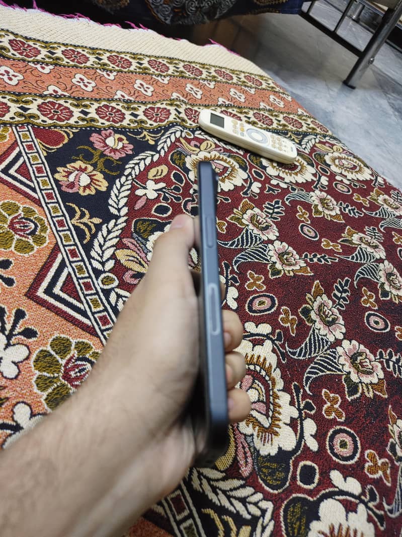 Apple iPhone 15 2