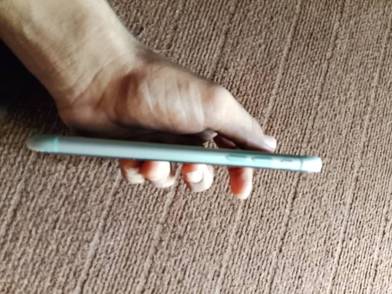 Apple iPhone 11 3