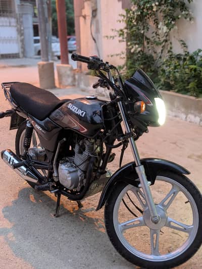Suzuki GD-110s Model 2022 Karachi Number 0318/ 8638704