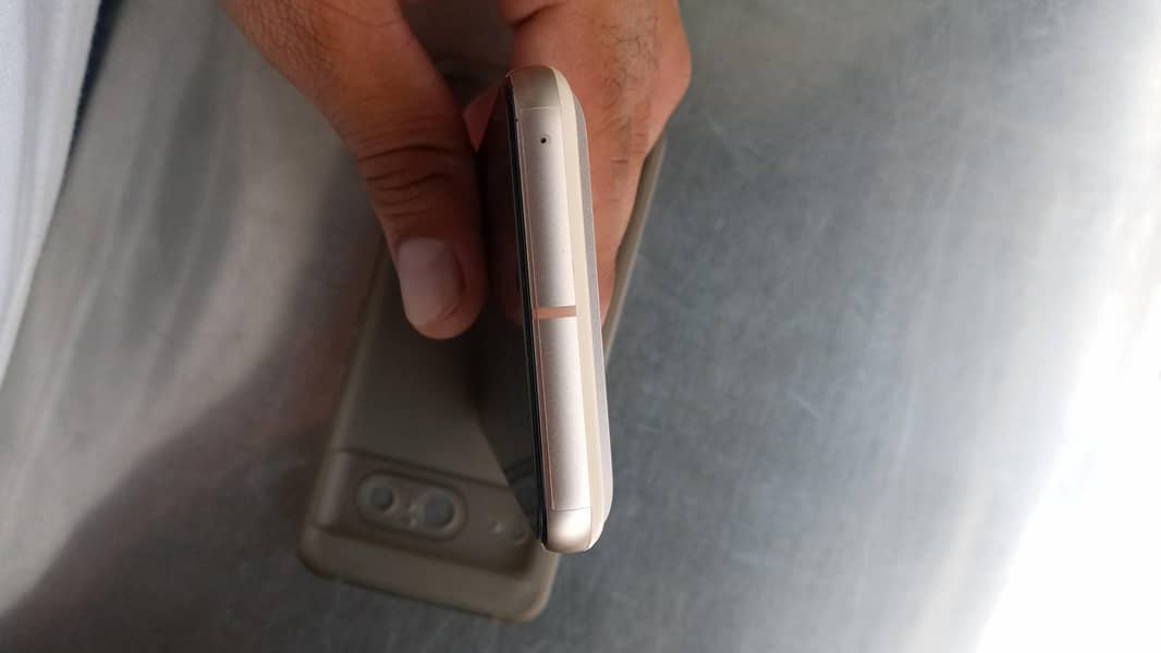 Google Pixel 8 4