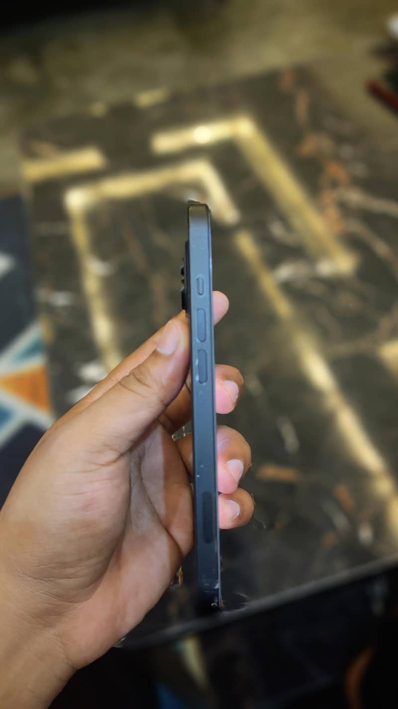 Apple iPhone 15 4
