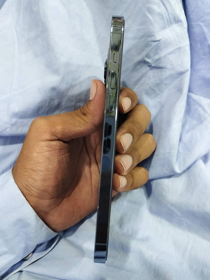 Apple iPhone 13 Pro Max 1